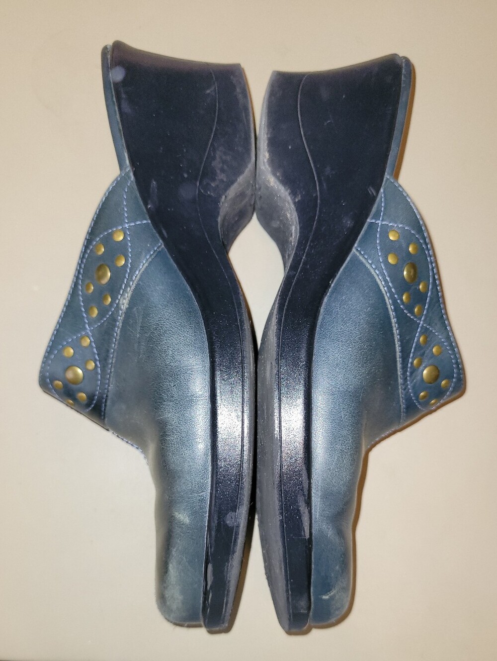 Clarks Teal Leather Slip-On Mules with Gold Stud Accents. Size 8.5 M - Picture 3 of 5